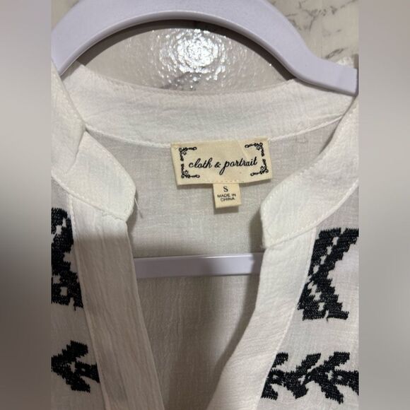 NEW Cloth & Portrait White and Black Embroidered Blouse Size S - Picture 4 of 8